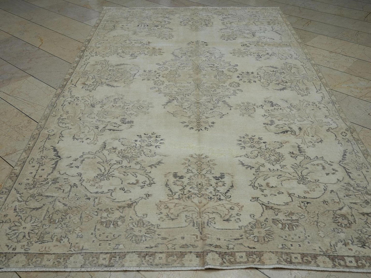 Vintage Oushak Wool Carpet Rug: Handmade Turkish Medallion Design (6.1x10.3 ft)