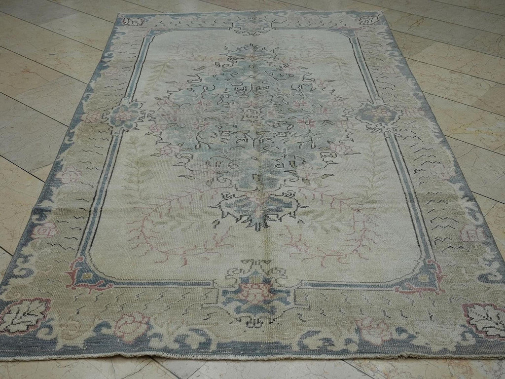 Vintage Oushak Wool Rug 5x8.5 ft: Gray Beige Turkish Carpet