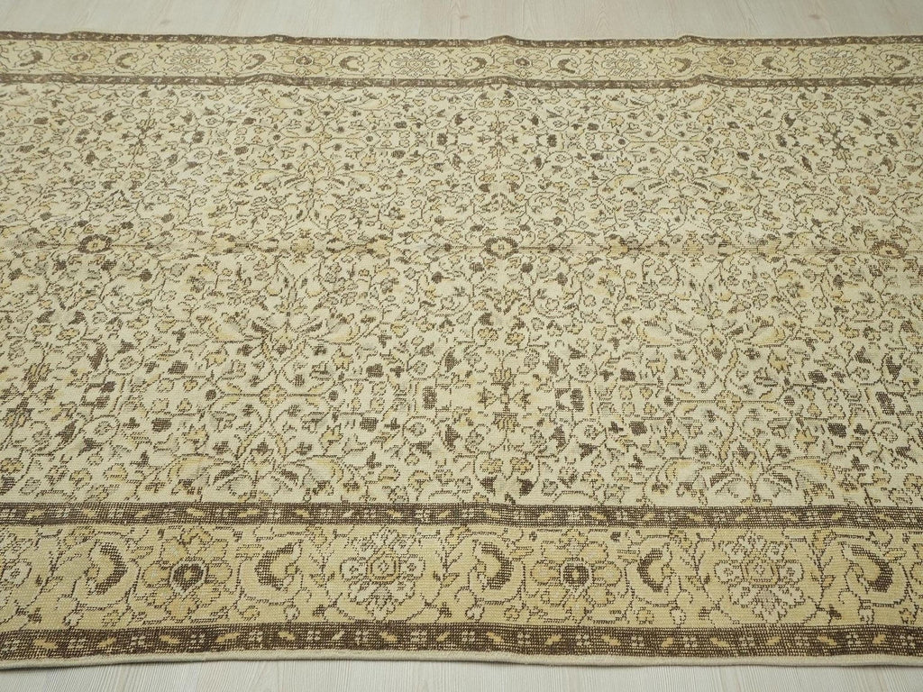 Floral Vintage Oushak Rug: Brown Beige Turkish Wool Carpet 5,6x9,5
