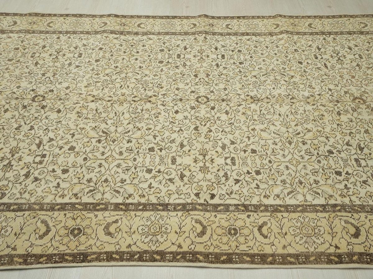 Floral Vintage Oushak Rug: Brown Beige Turkish Wool Carpet 5,6x9,5
