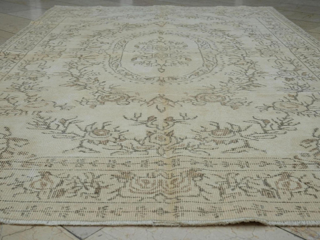 6x9 Vintage Oushak Rug: Natural Medallion Turkish Wool Carpet