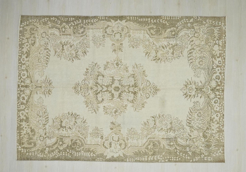 Vintage Style Gift Wool Oushak Rug: 6.2x9.1 Turkish Floral Carpet.