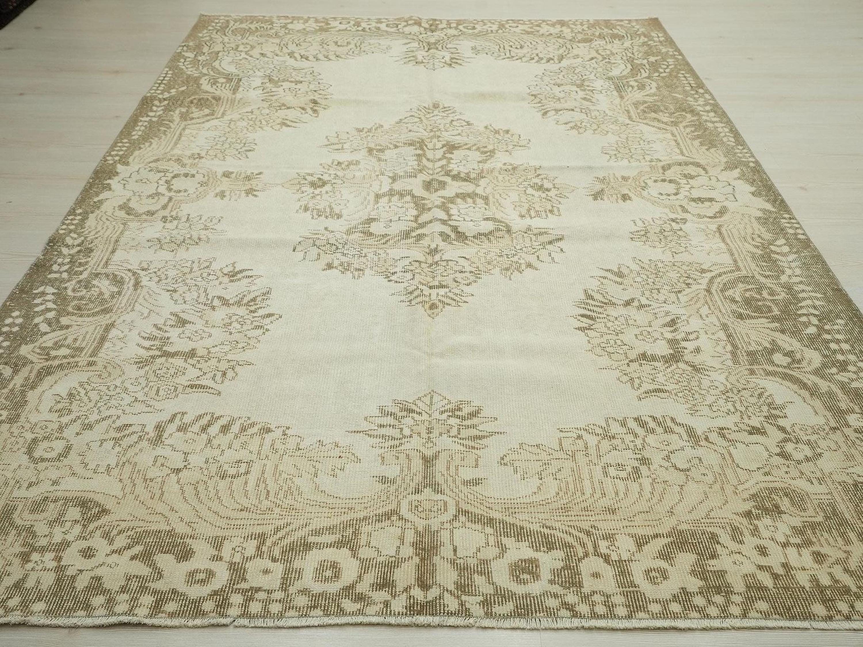 Vintage Style Gift Wool Oushak Rug: 6.2x9.1 Turkish Floral Carpet.