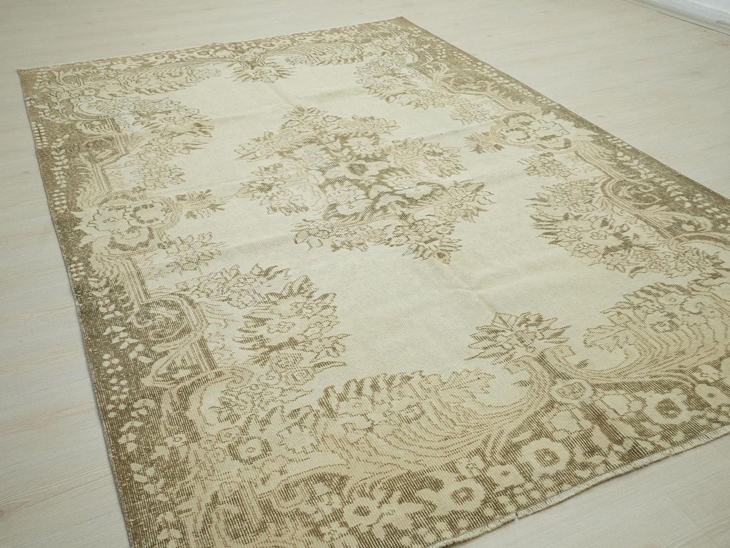 Vintage Style Gift Wool Oushak Rug: 6.2x9.1 Turkish Floral Carpet.