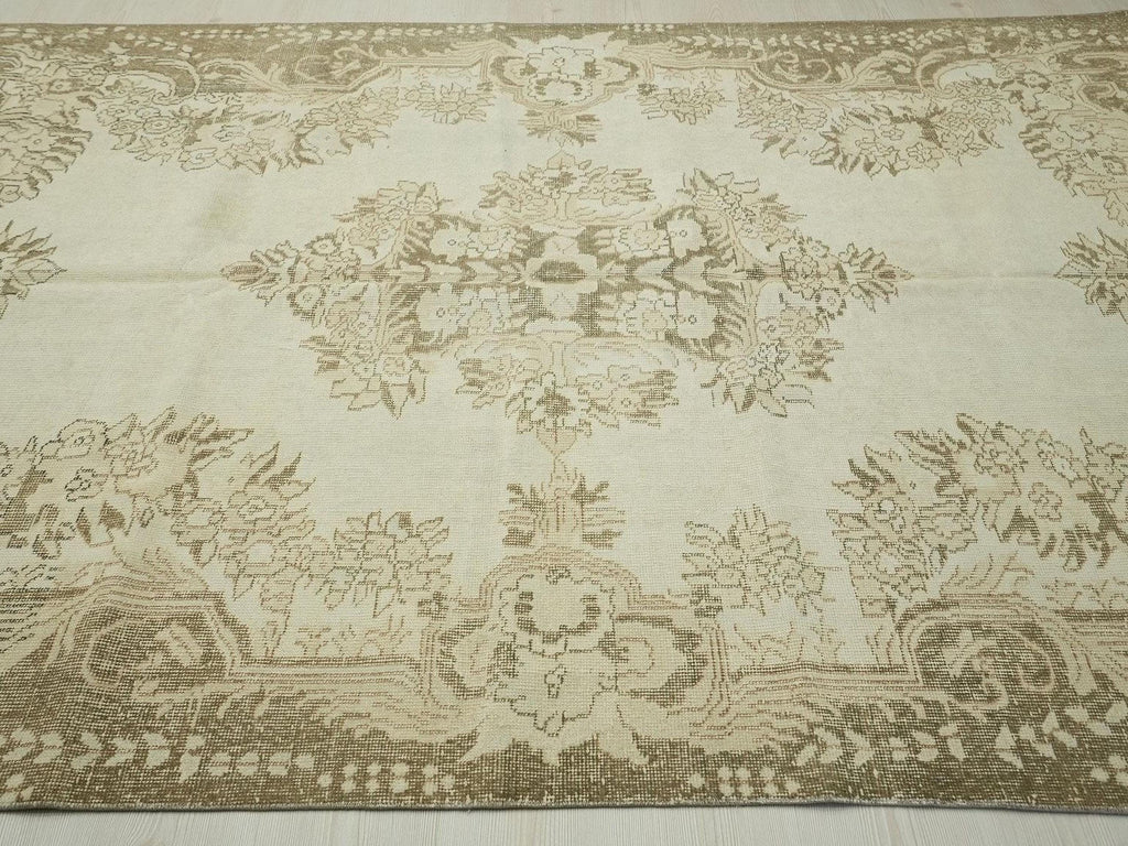 Vintage Style Gift Wool Oushak Rug: 6.2x9.1 Turkish Floral Carpet.