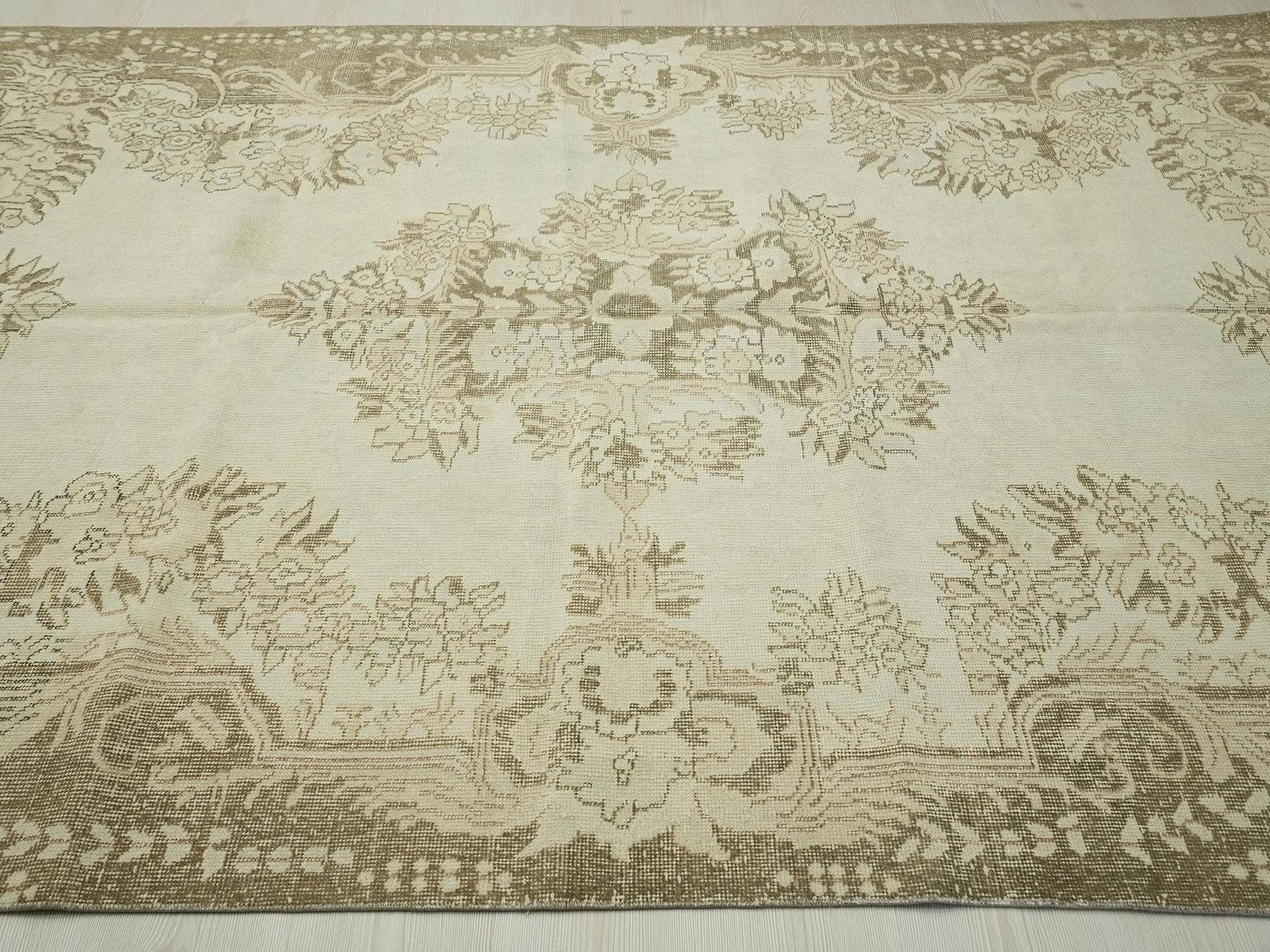 Vintage Style Gift Wool Oushak Rug: 6.2x9.1 Turkish Floral Carpet.