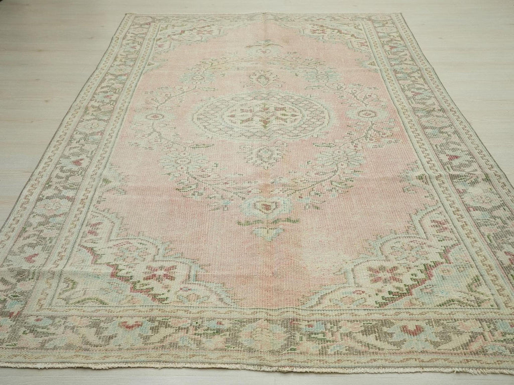 Vintage Oushak Rug: Handmade Turkish Wool Carpet Rugs, 5,7"x8,7" Feet.