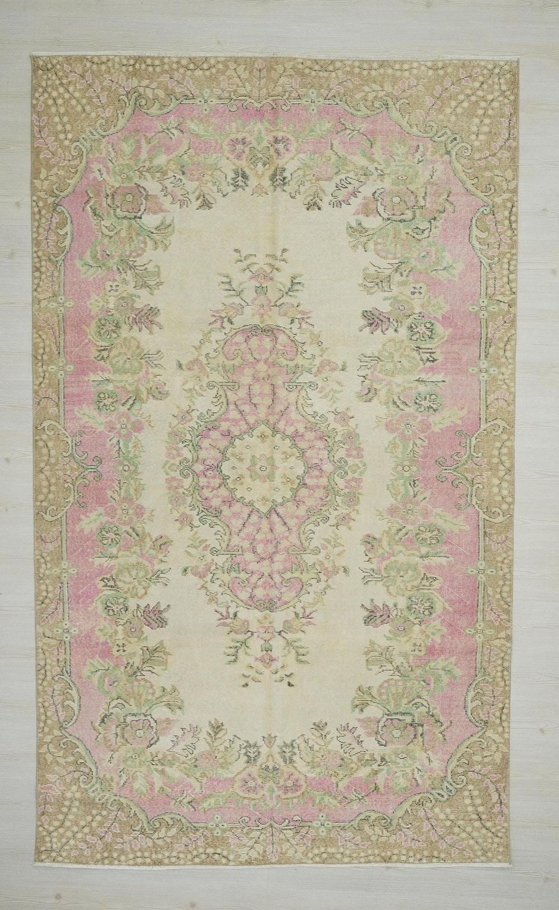 Large Oushak Rug: 6x10 Vintage Turkish Wool Carpet Rugs.