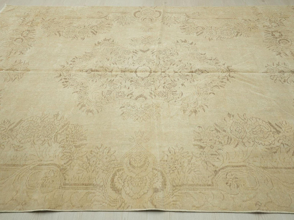 Large Vintage Oushak Rug: Handmade Turkish Wool Carpet Rugs, 6,4"x9,2" Feet.