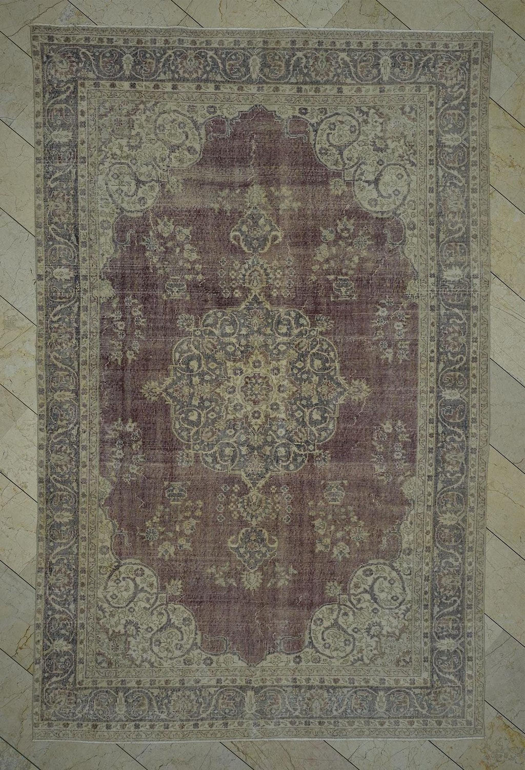 Large Handmade Wool Oushak Rug: Farmhouse Turkish Carpet (6.8 x 10.7 ft)