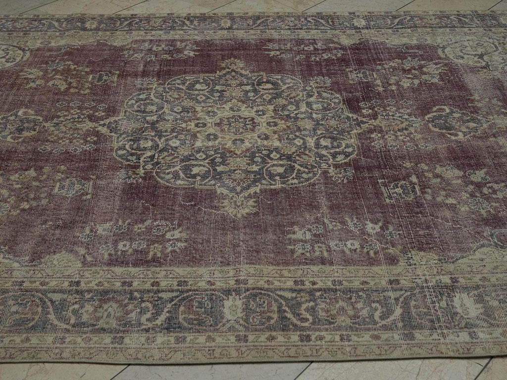 Large Handmade Wool Oushak Rug: Farmhouse Turkish Carpet (6.8 x 10.7 ft)