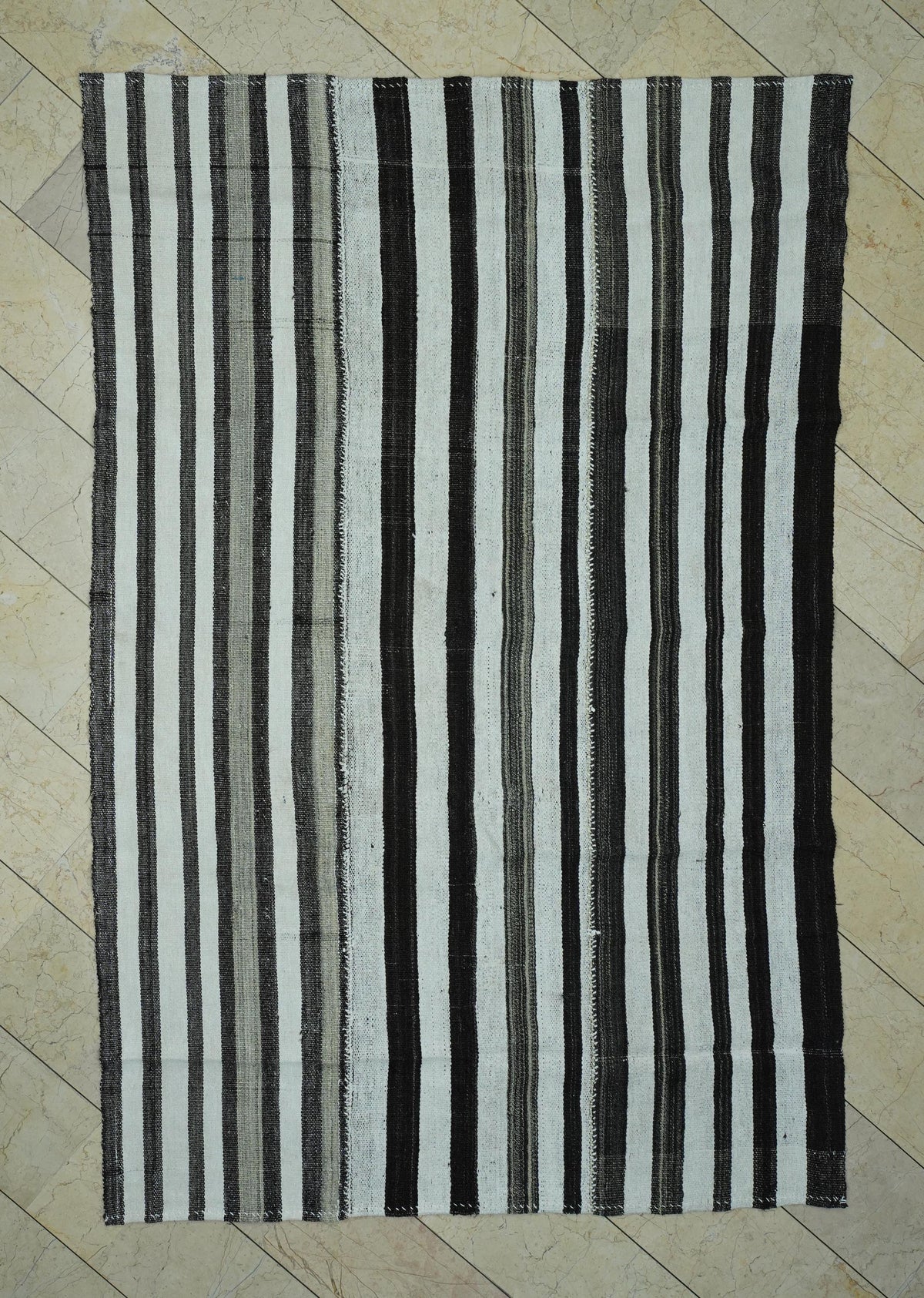 Striped Hemp Kilim Rug (5,3x9,2 ft): Minimalist Modern Decor Rugs.