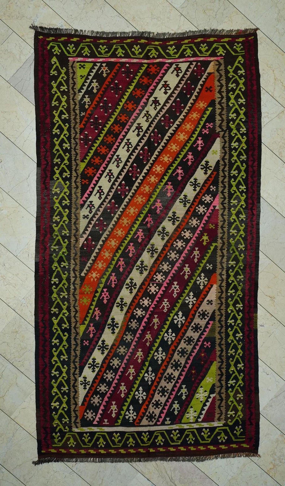 Old Kurdish Kilim Rug: Home Living Floor Decor Handwoven Wool Area Rugs 5,5x10,2 Feet.
