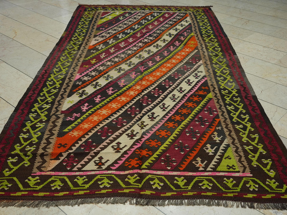 Old Kurdish Kilim Rug: Home Living Floor Decor Handwoven Wool Area Rugs 5,5x10,2 Feet.