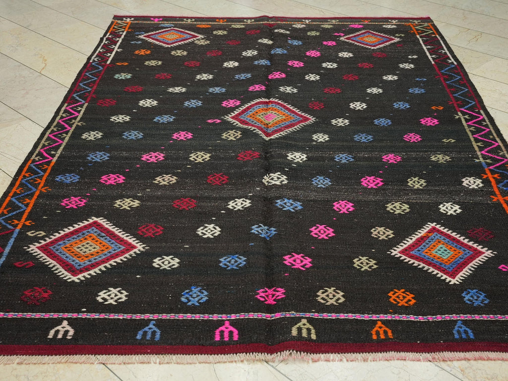 Vintage Turkish Kilim Rug: 6.5x9 ft, Goat Hair Bohemian Flat Weave Rugs.