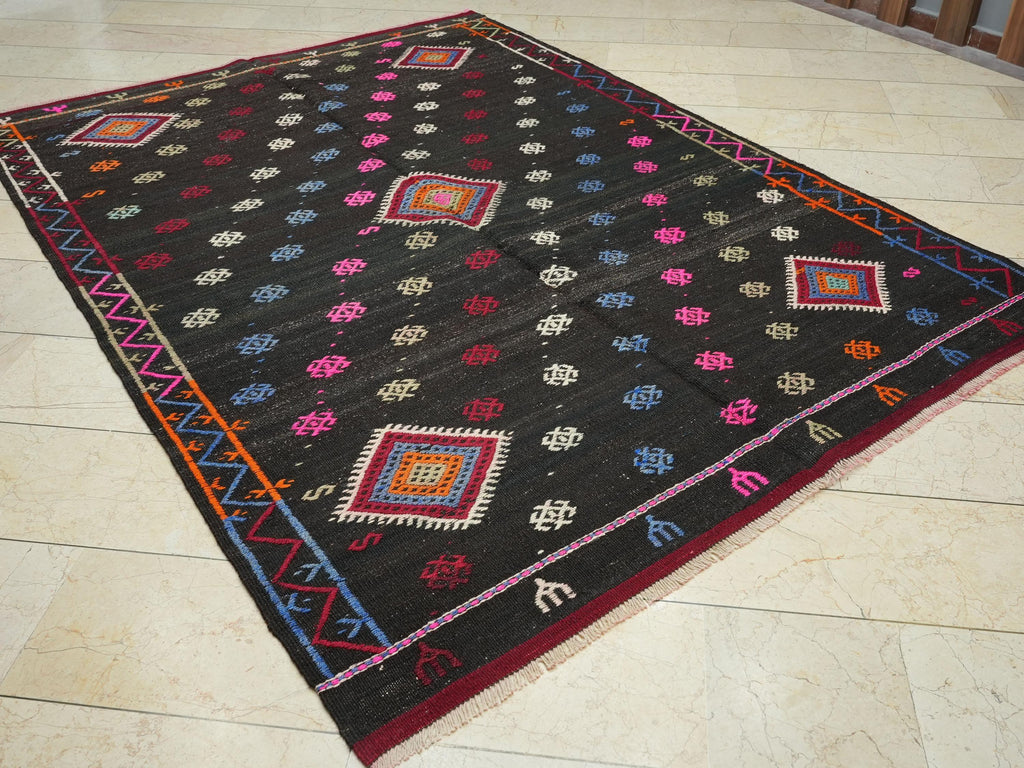 Vintage Turkish Kilim Rug: 6.5x9 ft, Goat Hair Bohemian Flat Weave Rugs.