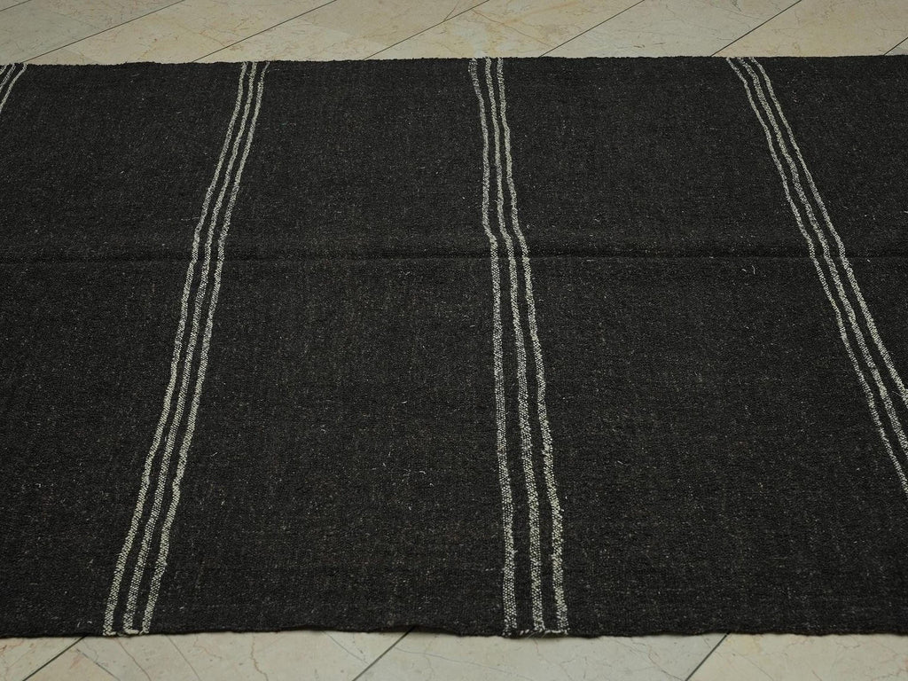 Vintage Turkish Kilim Rug: 1960s Goat Hair Flat Weave, 5,7x11,6 ft