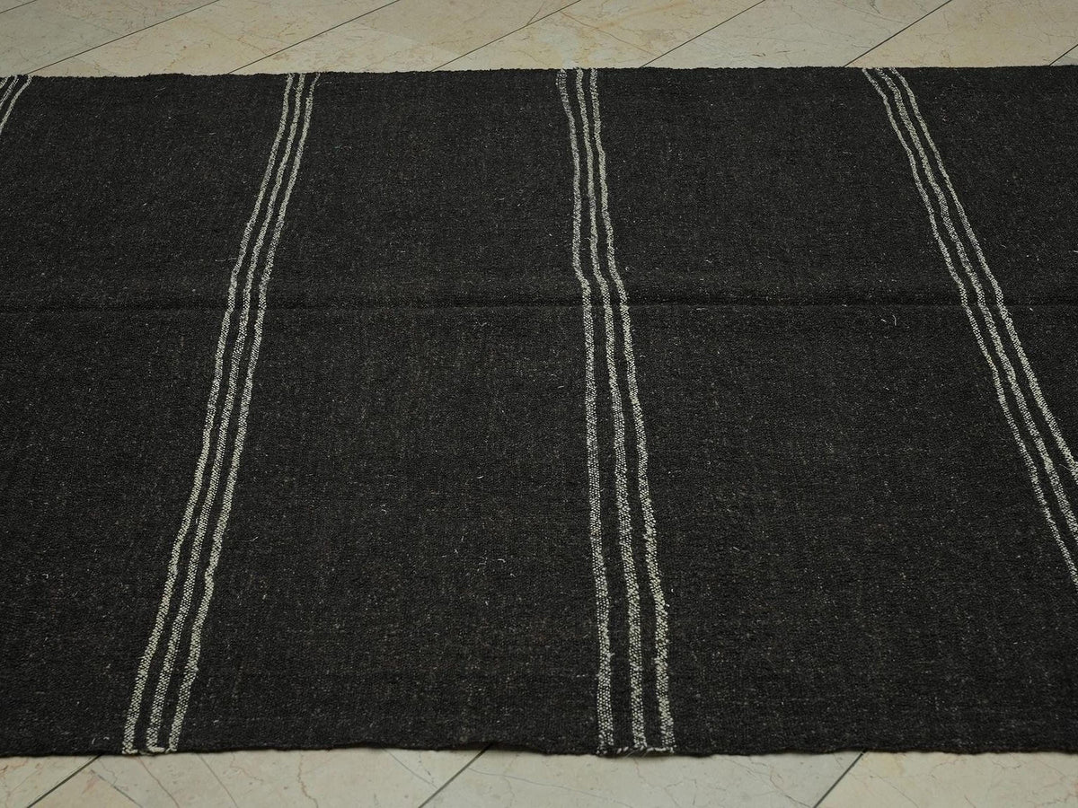 Vintage Turkish Kilim Rug: 1960s Goat Hair Flat Weave, 5,7x11,6 ft