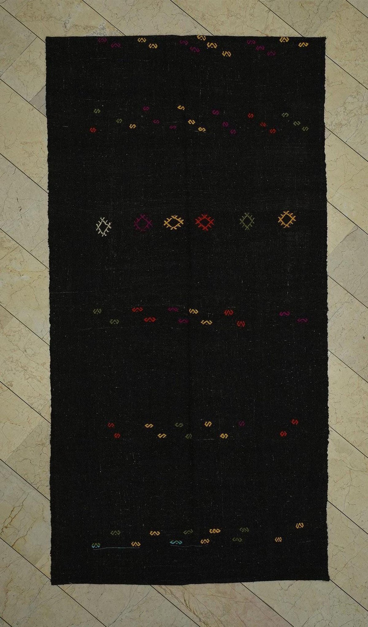 Dark Brown Goat Hair Kilim Rug: Mid-Century Modern Farmhouse Decor (4,7x9,5 Feet)