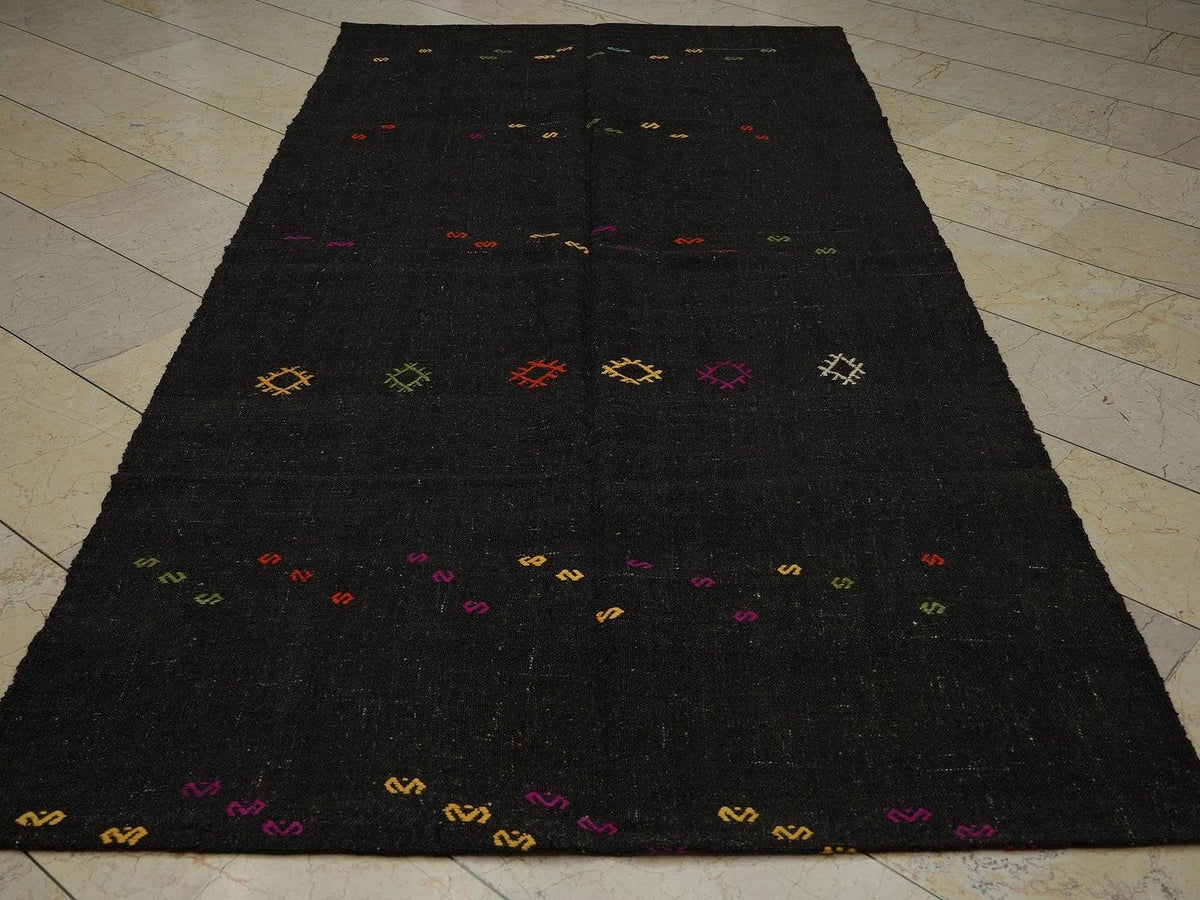 Dark Brown Goat Hair Kilim Rug: Mid-Century Modern Farmhouse Decor (4,7x9,5 Feet)