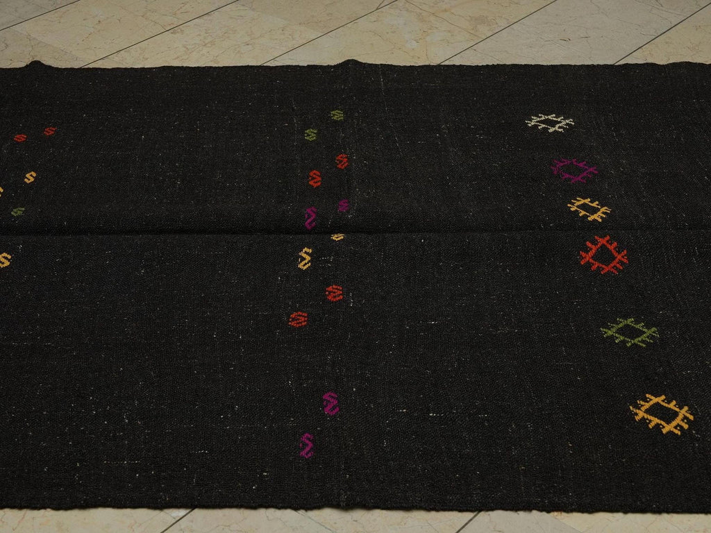 Dark Brown Goat Hair Kilim Rug: Mid-Century Modern Farmhouse Decor (4,7x9,5 Feet)