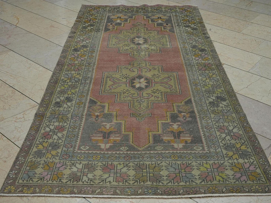 Daisy Oushak Rug: 4x8 Feet,Vintage Turkish Wool Carpet Rugs.
