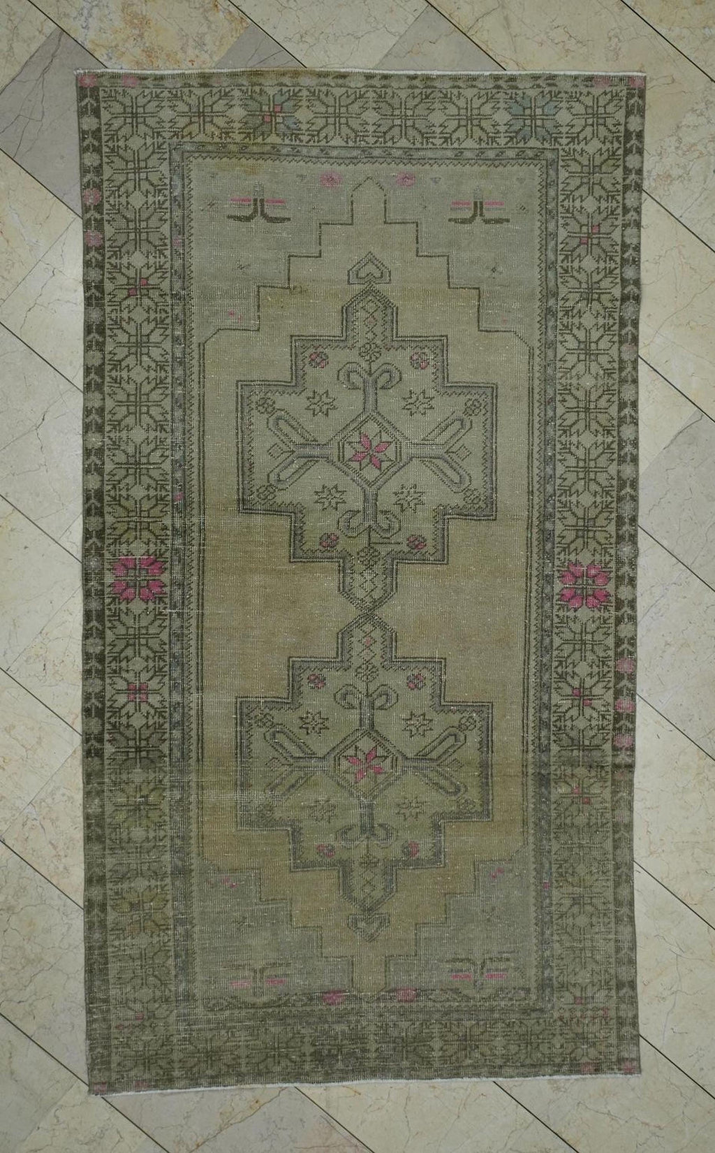Daisy Design Old Vintage Turkish Rug: 4.3x7.9 Feet,Muted Area Rugs For Home Living.