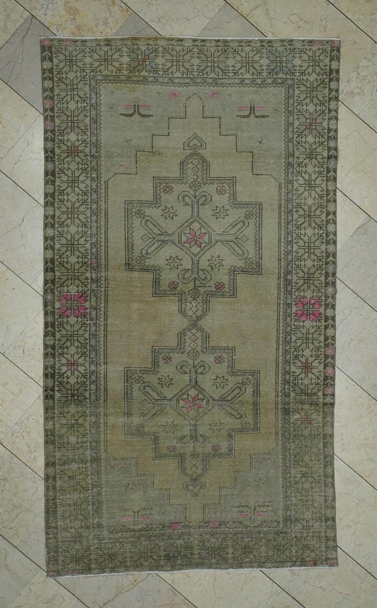Daisy Design Old Vintage Turkish Rug: 4.3x7.9 Feet,Muted Area Rugs For Home Living.