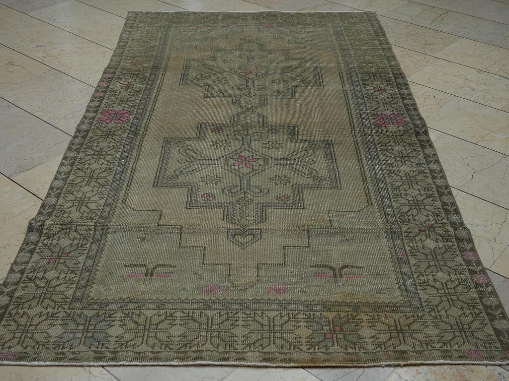Daisy Design Old Vintage Turkish Rug: 4.3x7.9 Feet,Muted Area Rugs For Home Living.