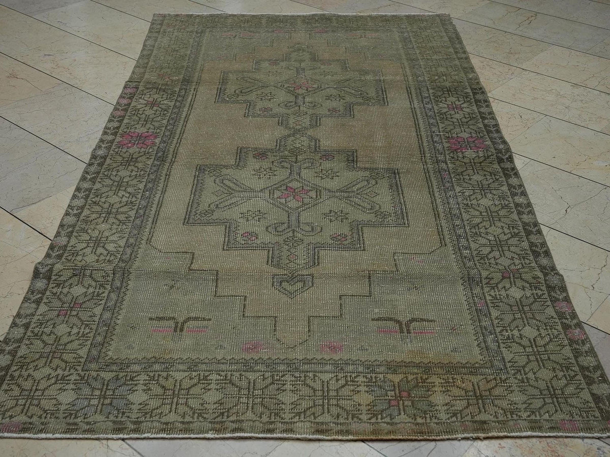 Daisy Design Old Vintage Turkish Rug: 4.3x7.9 Feet,Muted Area Rugs For Home Living.