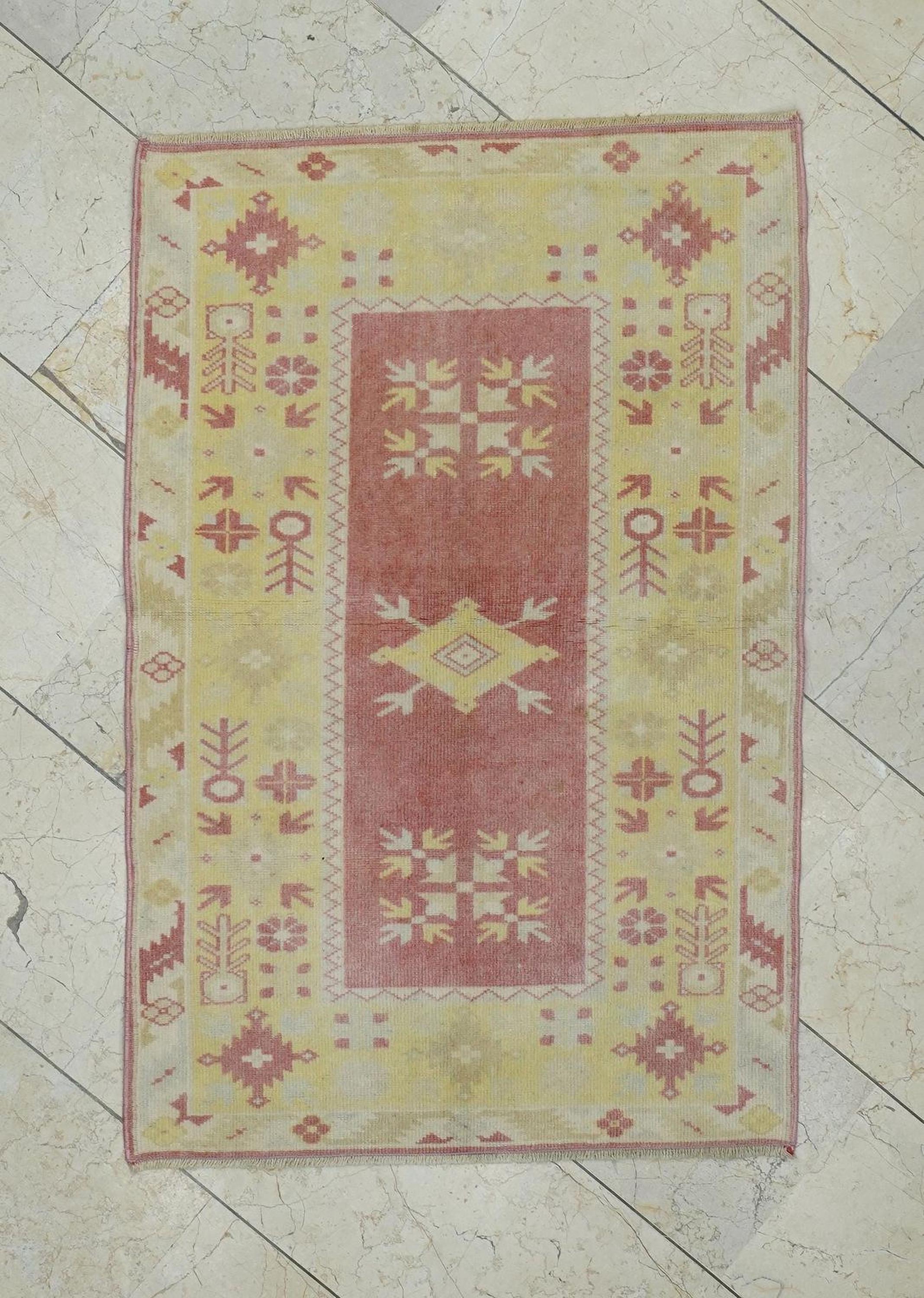 Handwoven Wool Oushak Rug: 2.7x4 Feet,Chic Bohemian Decor Carpet Rugs.
