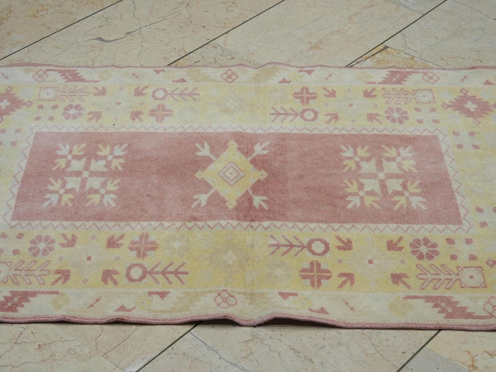 Handwoven Wool Oushak Rug: 2.7x4 Feet,Chic Bohemian Decor Carpet Rugs.