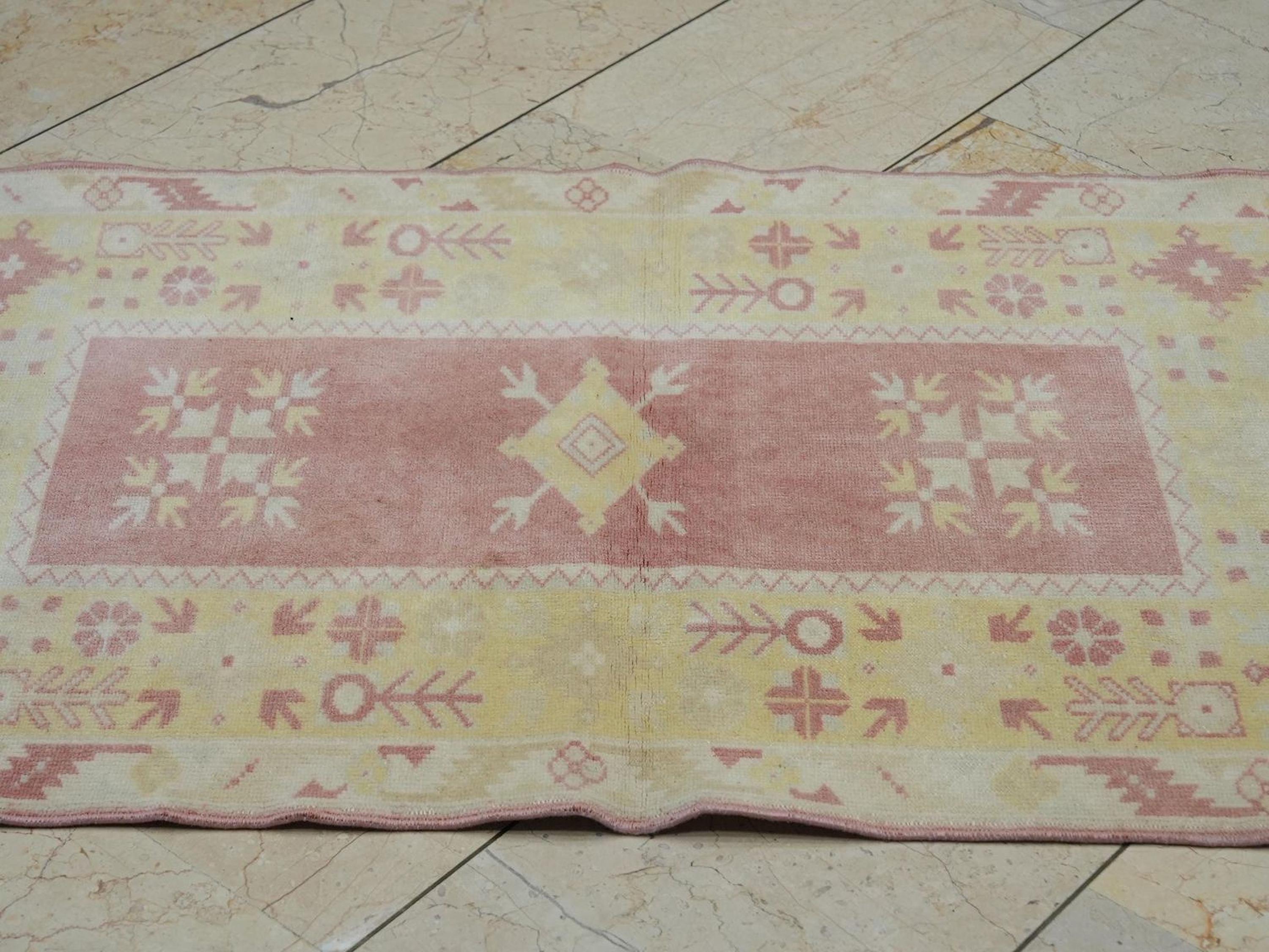 Handwoven Wool Oushak Rug: 2.7x4 Feet,Chic Bohemian Decor Carpet Rugs.