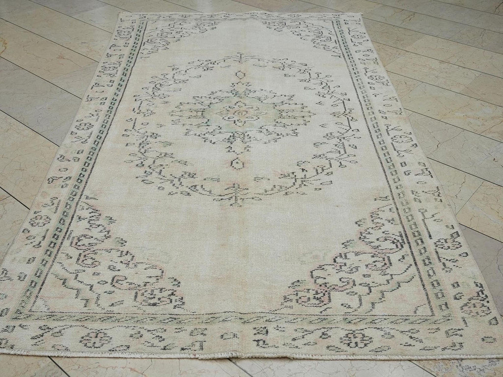 5x8.5 Vintage Handmade Oushak Rug,Floral Turkish Wool Rugs.