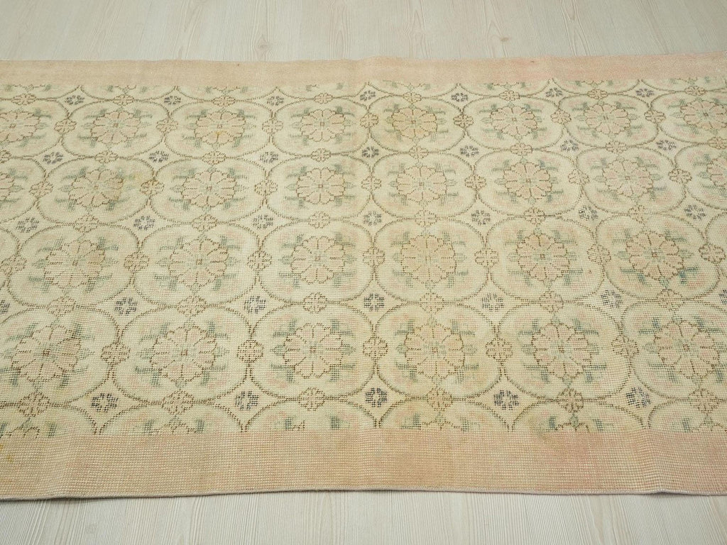 Small Vintage Oushak Rug: Turkish Wool Floor Carpet (3.5"x6")