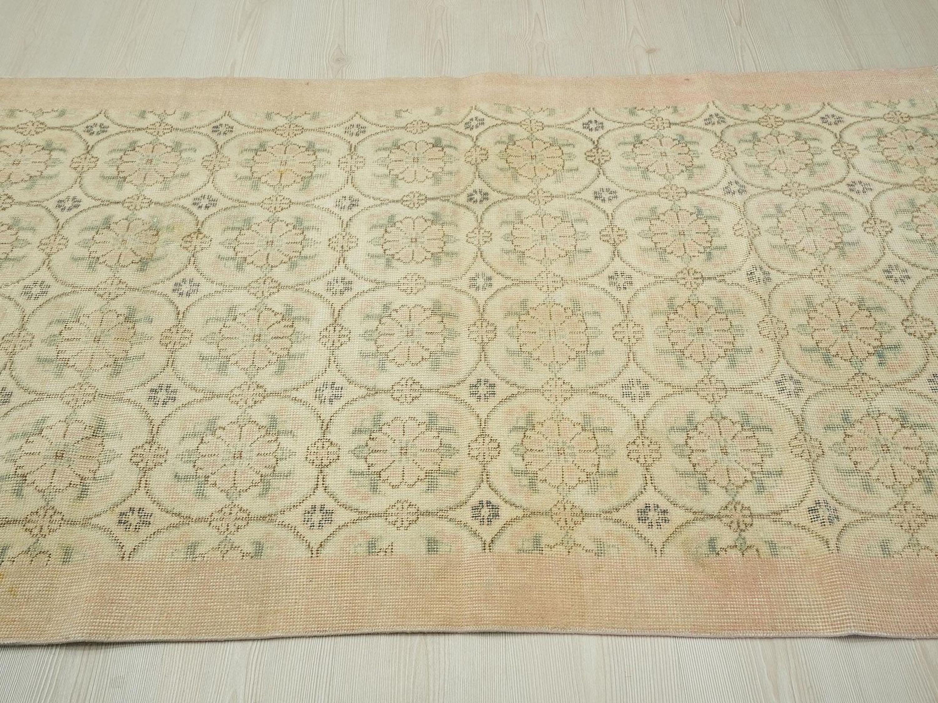 Small Vintage Oushak Rug: Turkish Wool Floor Carpet (3.5"x6")