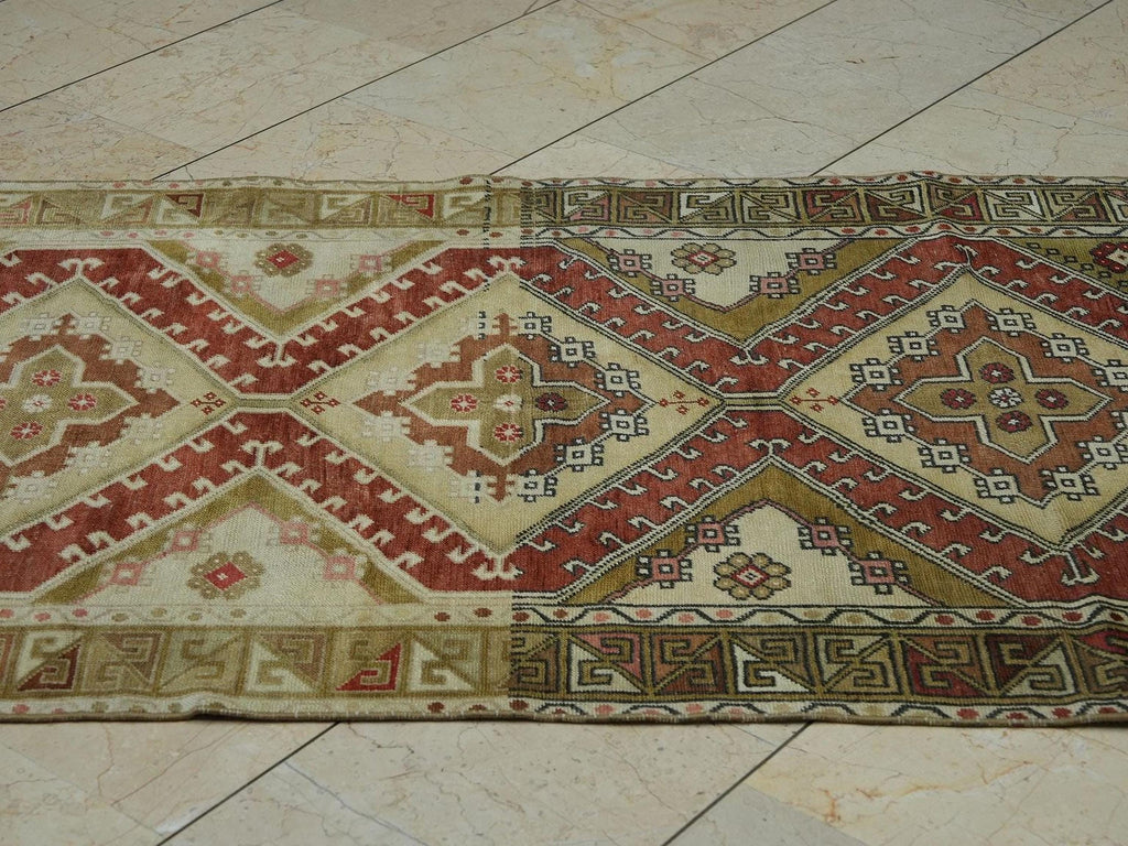 Vintage Wool Oushak Rug,3.5x5.7 Turkish Primitive Design Carpet.