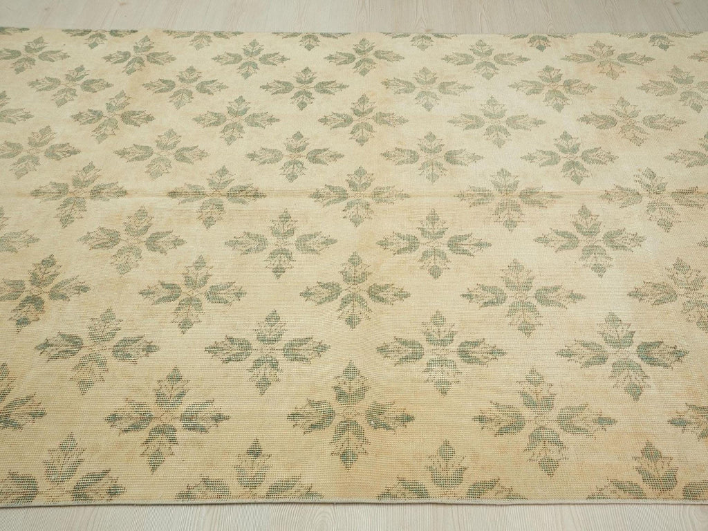 Vintage Oushak Rug: 4.9"x8.2" Feet, Small Size Turkish Wool Carpet Rugs.