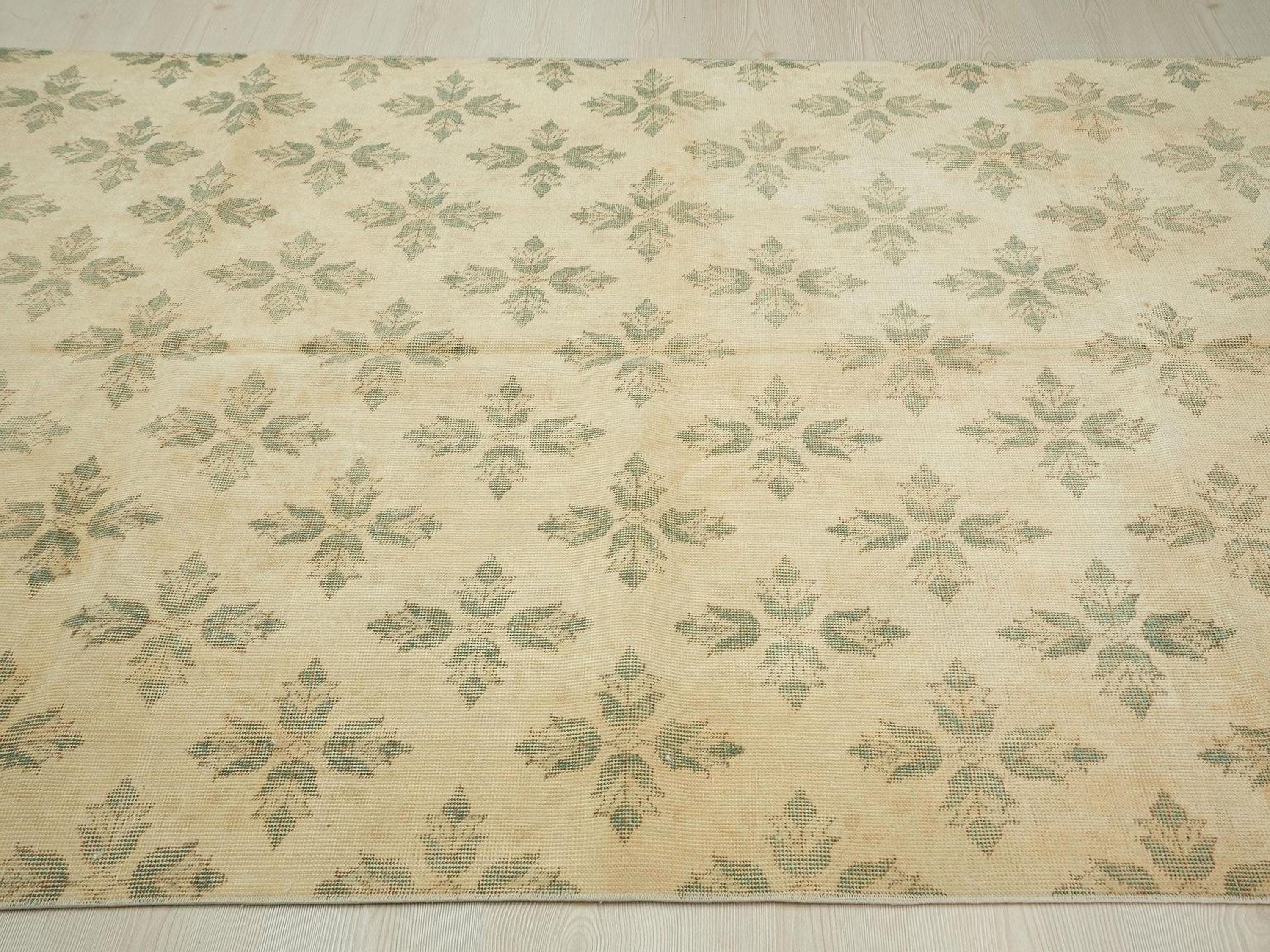 Vintage Oushak Rug: 4.9"x8.2" Feet, Small Size Turkish Wool Carpet Rugs.