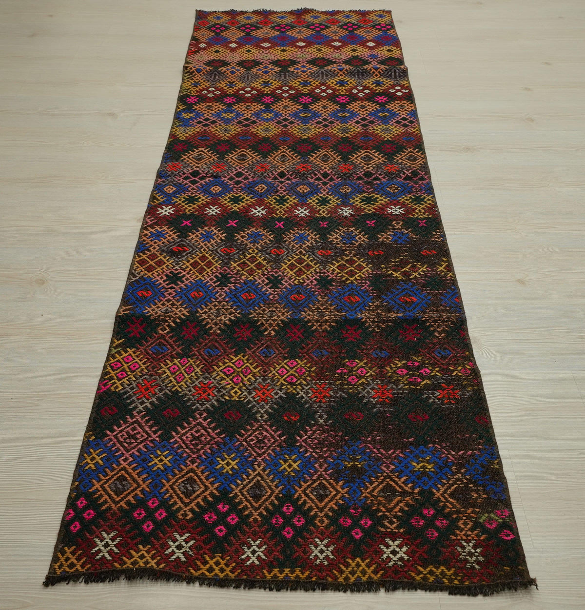Vintage Turkish Kilim Rug Runner: Handmade Wool Embroidered Area Rugs (2.5x7.9 ft)