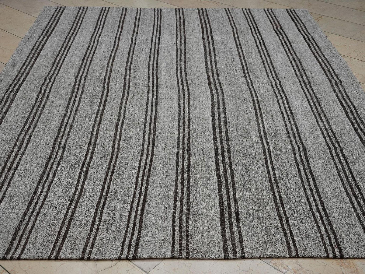 Large Turkish Flat-weave Rug: 6.8x8.6 Feet,Seasonal Outdoor Decor Scandinavian Style Rugs.