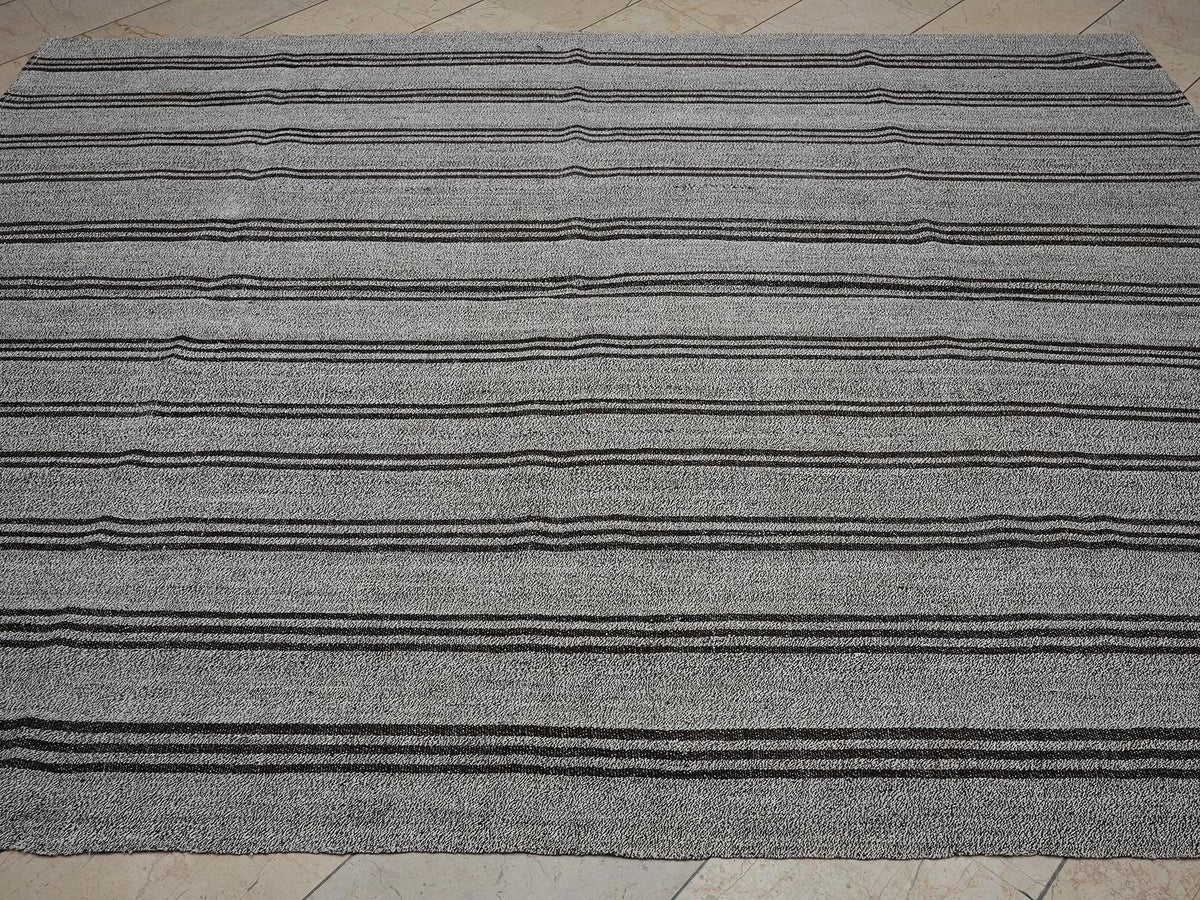 Large Turkish Flat-weave Rug: 6.8x8.6 Feet,Seasonal Outdoor Decor Scandinavian Style Rugs.