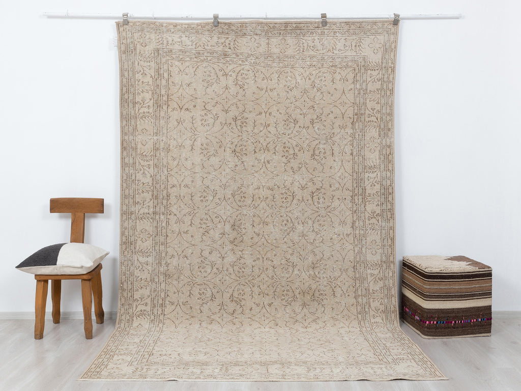Vintage Turkish Wool Carpet Rug: 6,5x10,4 Feet,Floral Pattern Oushak Rugs.